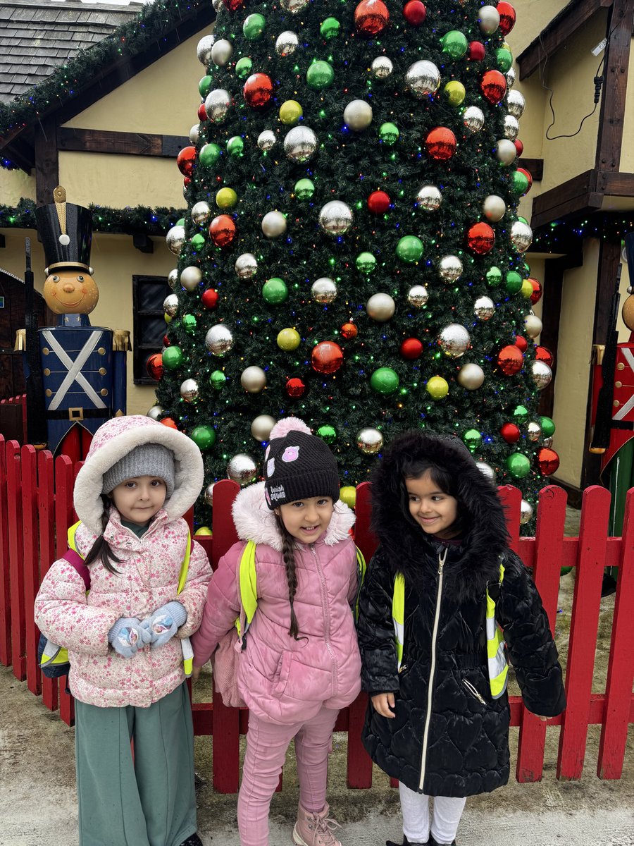 carltonj_i's tweet photo. The children are having a great adventurous day at Sundown Adventure Land #Sundown #schooltrip #extralearning https://t.co/NPvOKNGjmo