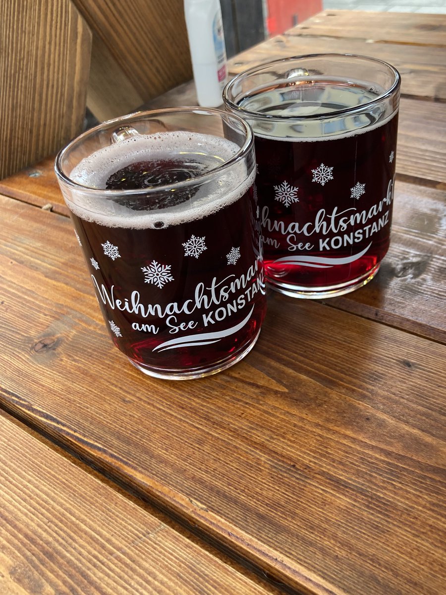 初めてのコンスタンツ！ボーデン湖の冬は霧が多いそうですが、運良く綺麗な湖も見ることができました。ノスタルジックな風景に感動🥺クリスマスマーケットではカイザーシュマレンを食べたり、チーズを選んだり、さすがスイスやオーストリアと国境を接する街🎄次はボーデン湖周辺の他の街も見てみたい。