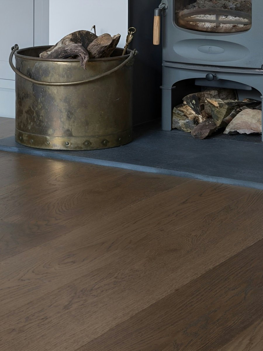 Nat_woodfloor's tweet image. Rich and warm, with that classic oak look everyone loves... 

'Oak Antique Brown Lacquered'

naturalwoodfloor.co.uk

#NaturalWoodFloor #HomeRenovation #FlooringIdeas #InteriorInspiration