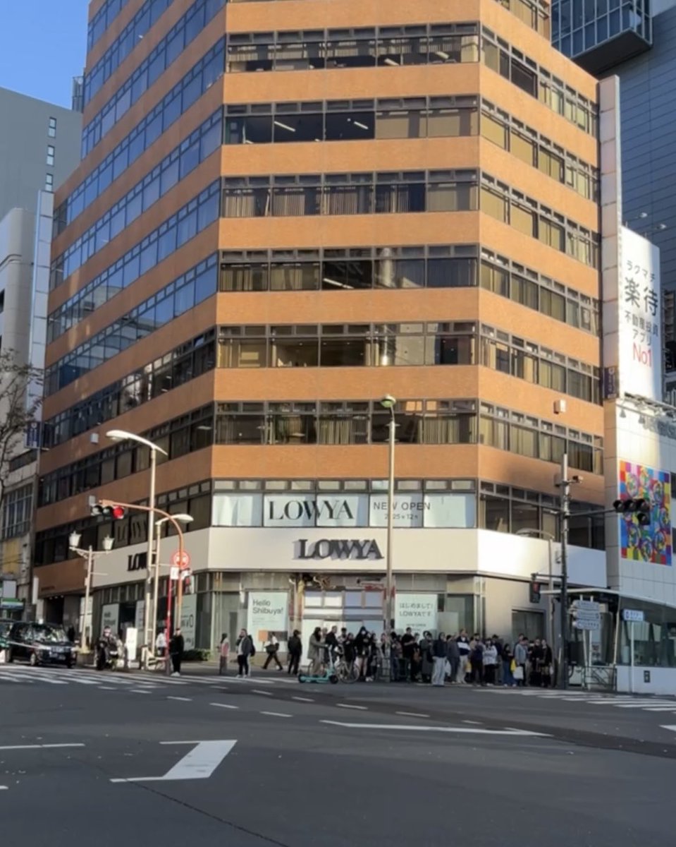 lowya's tweet photo. ＼ ついに来週！ ／
12/19(金)渋谷にnew openする
LOWYA店内をチラ見せ…！

みなさまに喜んでいただけるよう絶賛準備中✨
今日から少しずつ情報を発信していきます🙌🏻

#lowya渋谷宮益坂店
#lowyaに来たよ https://t.co/fKWjNegAo9
