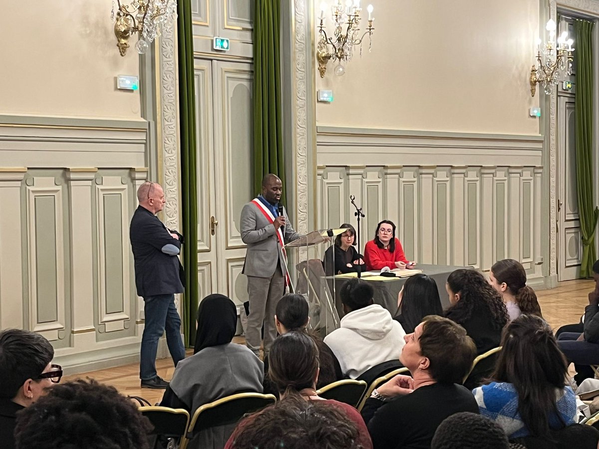 FrancoisDagnaud's tweet image. Bravo aux lauréats du DNB et du CFG du collège Michelet !

Hier soir, nous avons célébré votre travail, votre persévérance et une première belle réussite de votre parcours.

Félicitations à vous et à toute l’équipe éducative !