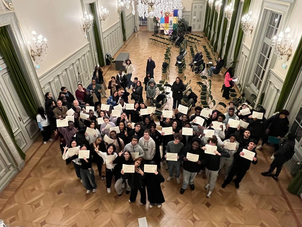 Bravo aux lauréats du DNB et du CFG du collège Michelet !

Hier soir, nous avons célébré votre travail, votre persévérance et une première belle réussite de votre parcours.

Félicitations à vous et à toute l’équipe éducative !