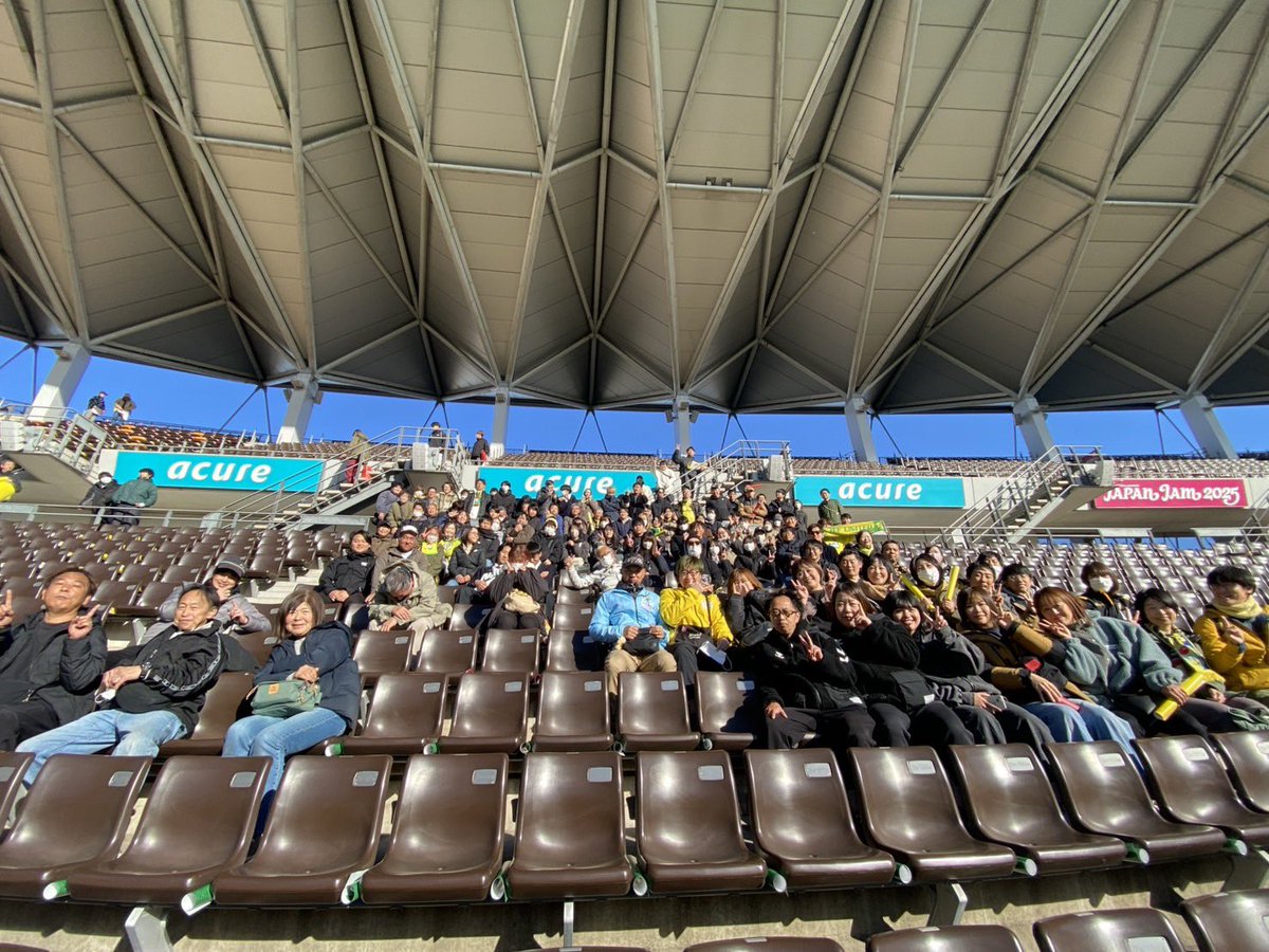 コレオグラフィーの前日準備に、平日にもかかわらず約100名のサポーターにご協力いただきました！

いつもご協力ありがとうございます。

明日のプレーオフ決勝 徳島戦、ジェフに関わる全ての方で成し遂げましょう。
WIN BY ALL！！
#jefunited