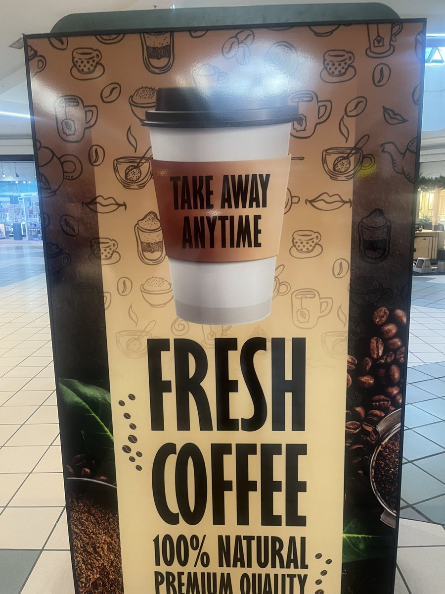 Moomin3371's tweet photo. アメリカに3年近くいますが、今日初めてコーヒー☕️の自販機をモールの中で見ました。
ブラックコーヒーで2ドル95セント💵(約460円)
見た感じサイズは選べず小銭は使えないようです
#アメリカ生活
#coffeeVendingMachine https://t.co/BPRLGM94Lf