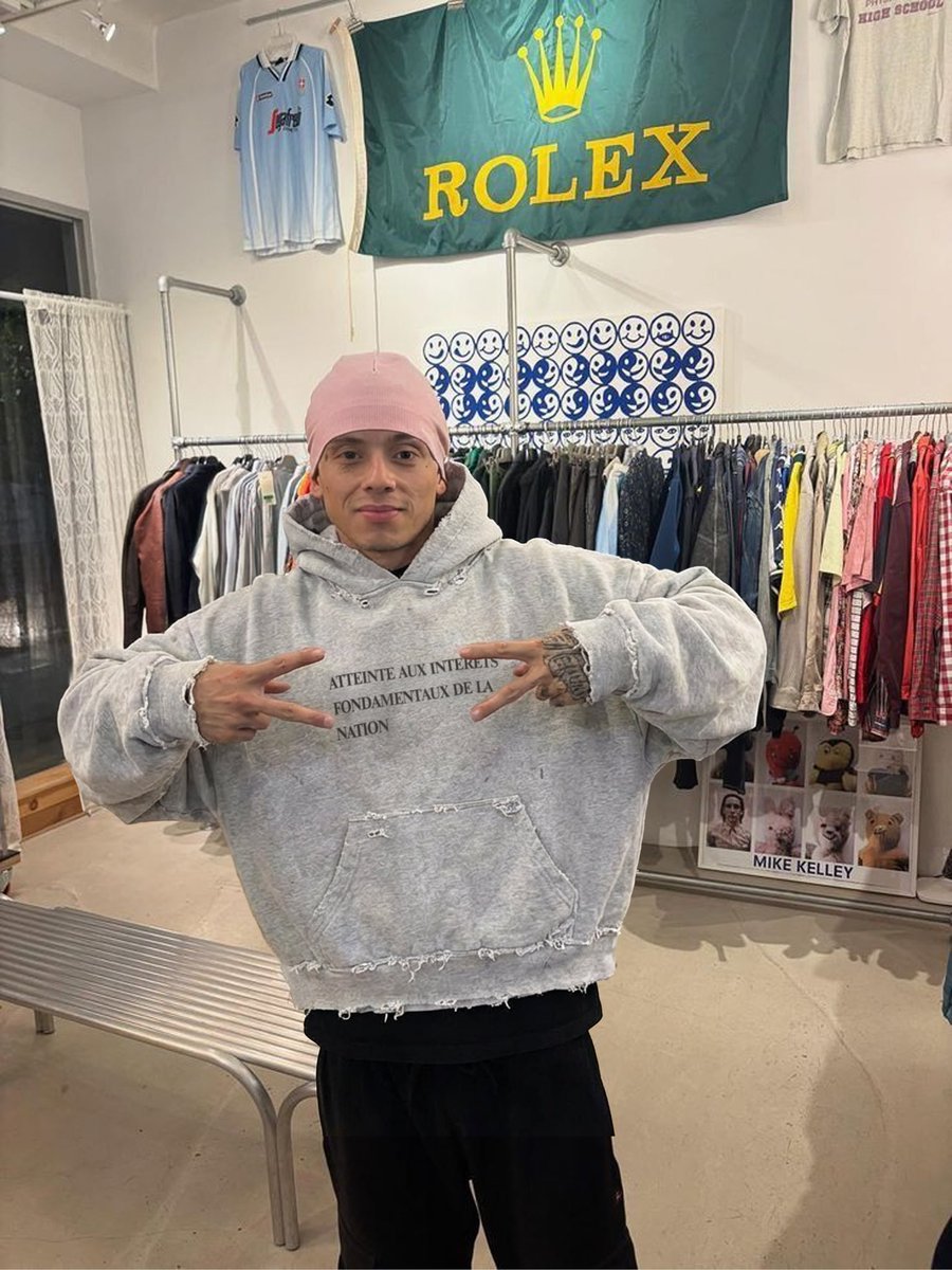 des vêtements tweet media