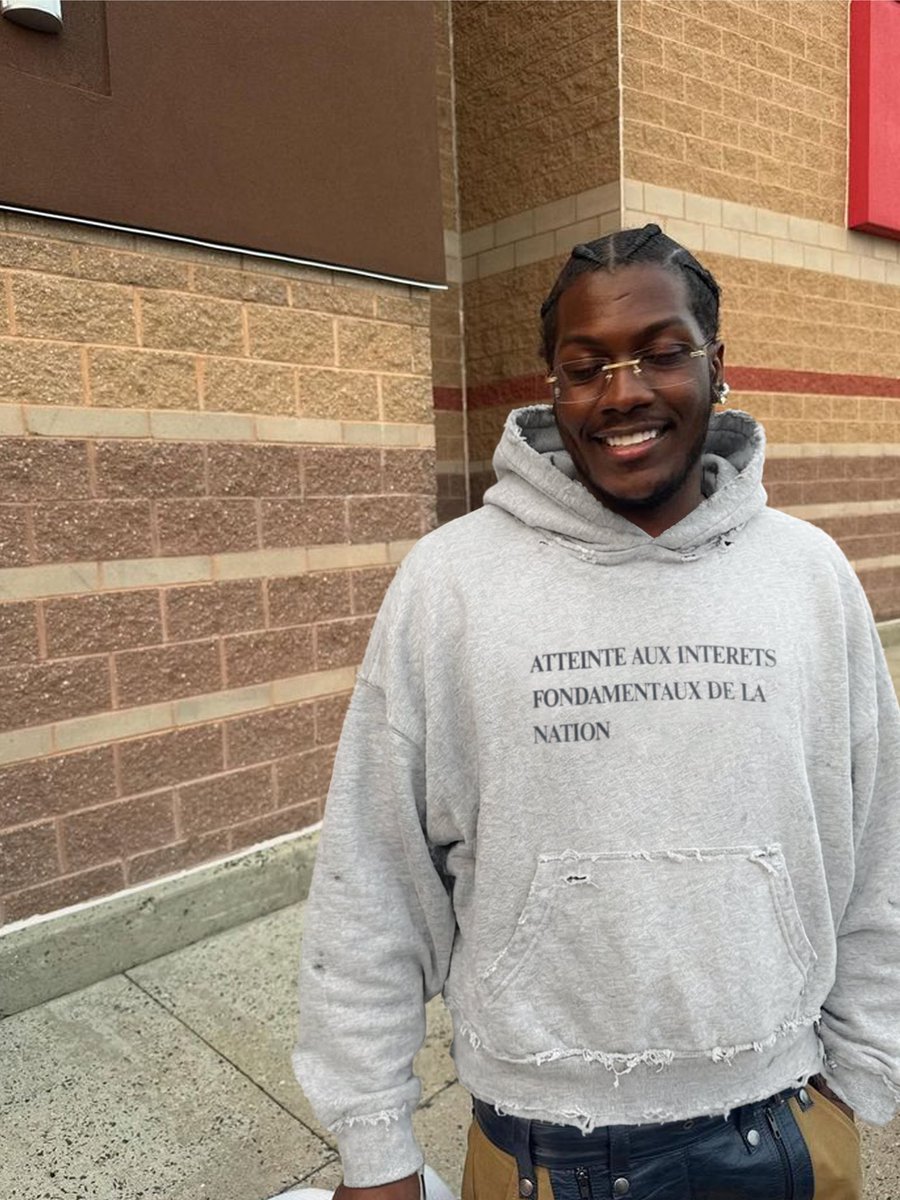 des vêtements tweet media