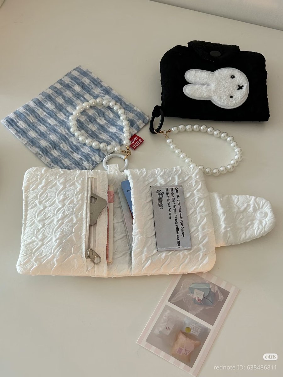 aynetth's tweet image. obsessed with this adorable wallet 💕