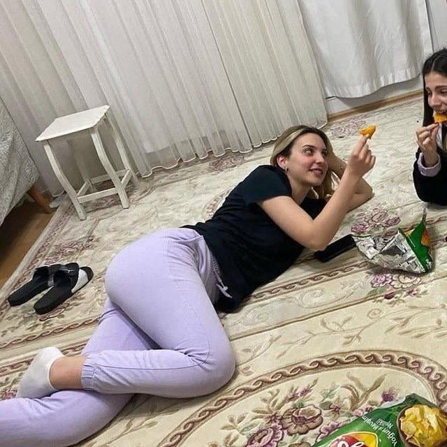 onuroktaa's tweet photo. @SexiUnlulerFoto Beyler buraya bakın https://t.co/2rQ0H90eL7 https://t.co/xNbim2amoK