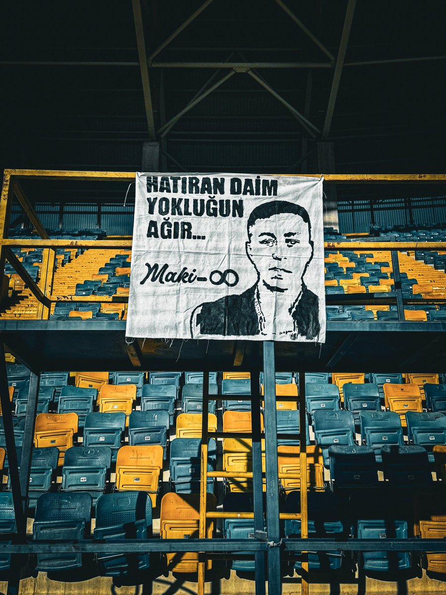 Seni unutmayacağız.
Kalbimizdesin; Maki..