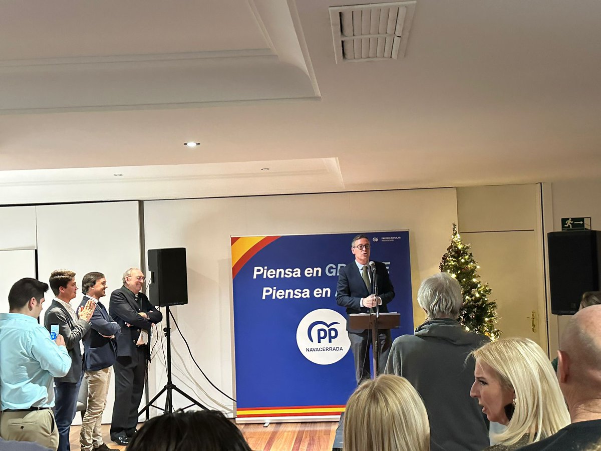 🎄 Ayer asistimos a la cena de Navidad de los municipios de la zona 14 del <a href="/ppmadrid/">PP Comunidad de Madrid</a>, organizada por <a href="/ppNavacerrada/">@PPNavacerrada</a>.

💫 Un placer compartir buenos momentos con nuestros compañeros de partido de la zona noroeste de la Comunidad de Madrid.

¡Gracias a todos y Feliz Navidad!