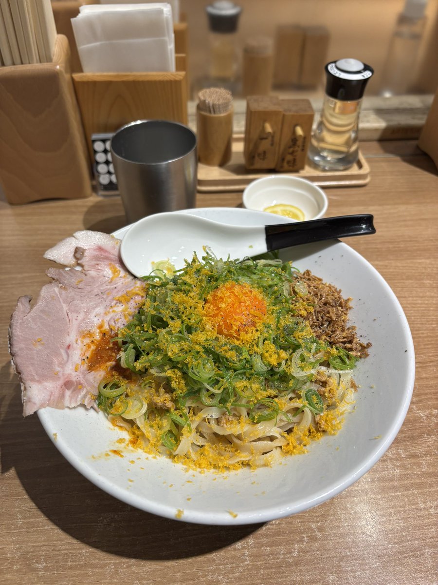 patchon28's tweet photo. ミシュランの三つ星と言えば

そのために旅行する価値のある
卓越した料理

じゃあ今日の麺鍾馗と言えば

仕事をずる休みしてでも
絶対に食べに行く料理！

旅行しても怒られないが
ずる休みは怒られる

すなわち星5つ！

明日も行けるが
色んな人に味わってほしいから我慢するか。

最高に美味かった https://t.co/WGM9GirGWS