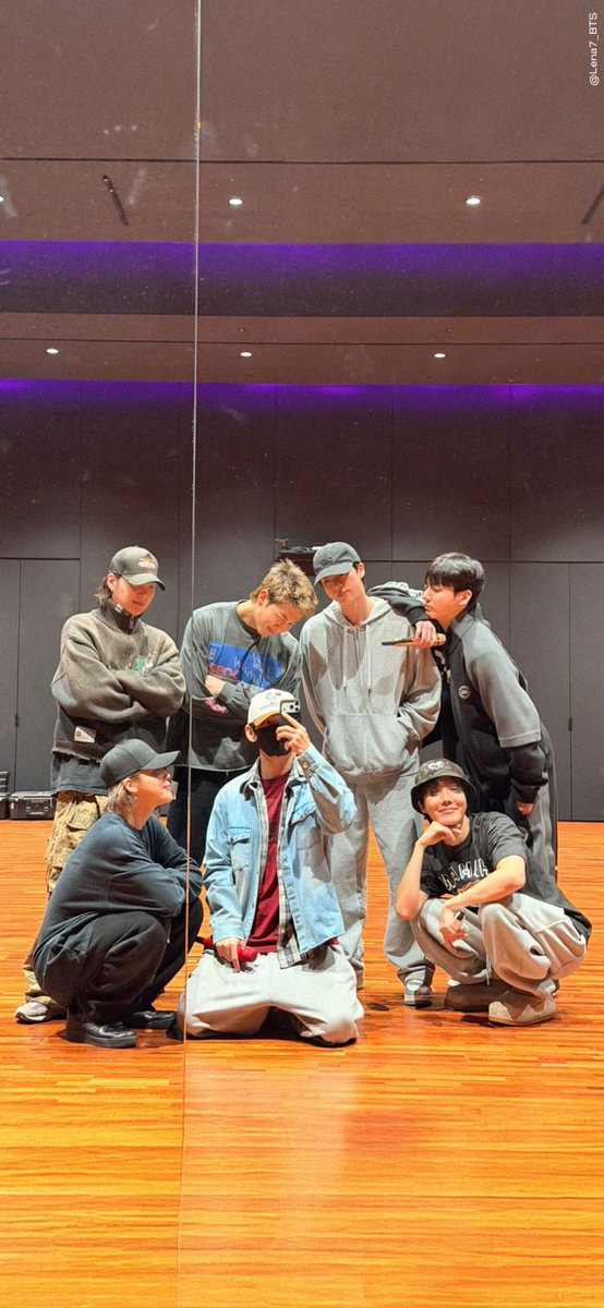 Lena7_BTS's tweet photo. https://t.co/RLOivKwGwC