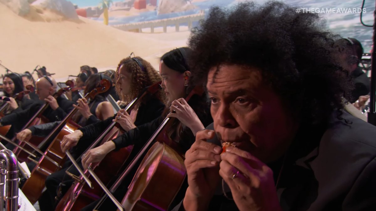 SoraStarlightVT's tweet photo. I don't know what this instrument is or what it's contributing, but I love this guy and all of his enthusiasm.
#FluteGuy https://t.co/8XJ22Y4TaU