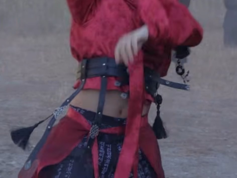 BinkieForFelix's tweet photo. Whenever I see Felix’s waist, I feel like that Victorian man seeing ankles for the first time… every single time… https://t.co/XW6ndFw7vm