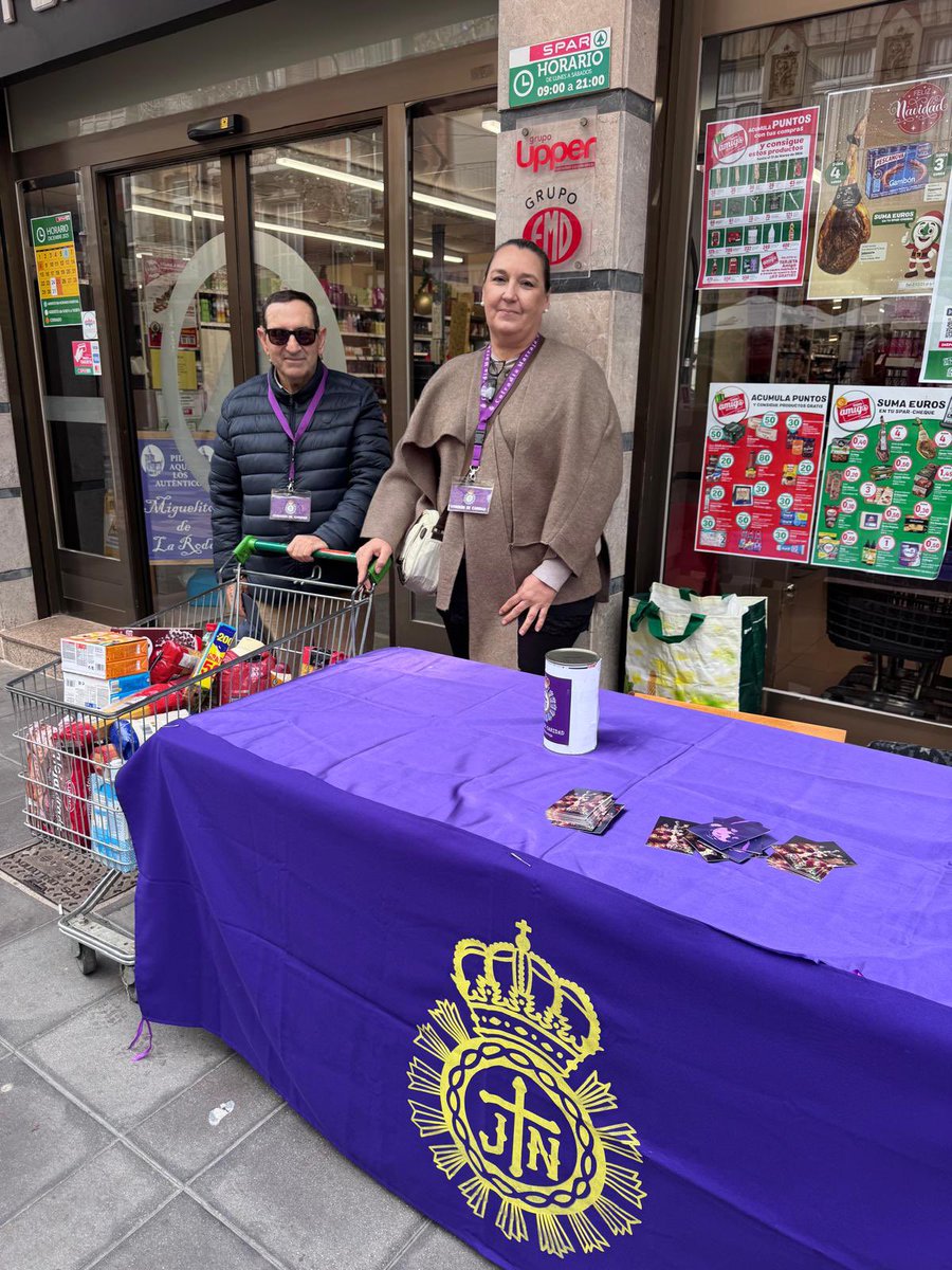 Hasta las 19:00 nuestros voluntarios estarán en el puesto ubicado en Spar de Calle del Carmen, recogiendo alimentos para la Campaña Marraja. ¡Os esperamos!