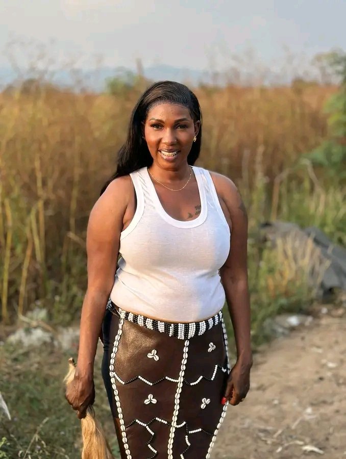 Nuertribe's tweet photo. Queen of Music 🎼🇸🇸🌹 https://t.co/S5NXAWJrGS