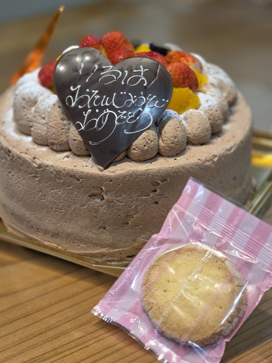 yasue_riruha's tweet photo. 約2ヶ月遅れのBirthdayけーき🎂✨
小さい頃から毎年お世話になっている大府市の「パティスリー リンク」さんのチョコレートケーキです！
もちろんクリスマスケーキも予約できるよ‼️
#大府市  遅めの #誕生日  #知多娘 https://t.co/VYvE0lOq2P