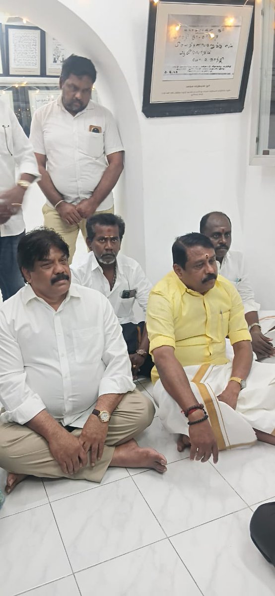 BGiriBJP's tweet photo. 11.12.2025  மகாகவி #பாரதியார் பிறந்த நாள்
பாரதிய ஜனதா ��ட்சியின் மாநிலத் தலைவர் #திரு.நயினார் நாகேந்திரன் மற்றும் மாநில துணைத்தலைவர் #திரு.ஜெய��ிரகாஷ் அவர்களும் , பாரதியார்  வாழ்ந்த சென்னையில் உள்ள திருவல்லிக்கேணி இடத்திற்கு சென்று அவருக்கு மரியாதை செலுத்தினோம். https://t.co/nHaORl49I7
