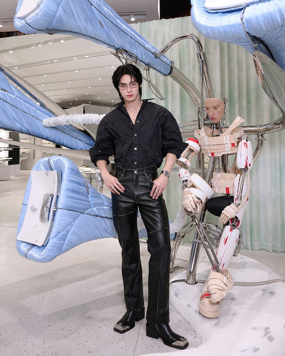 _GentleMonster_'s tweet photo. Win celebrates the first HAUS NOWHERE in Southeast Asia at Icon Siam, BANGKOK.

Come and discover Gentle Monster’s distinctive universe spanning across two floors.

ICONSIAM, Charoen Nakorn Rd, Bangkok https://t.co/mXfrftyLvs
