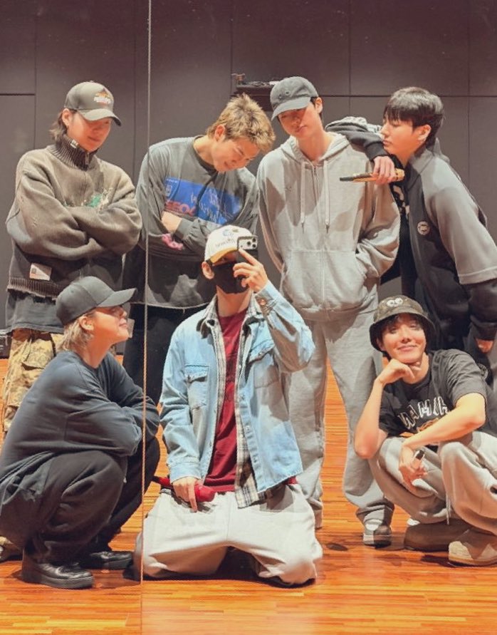CillaNeverMind's tweet photo. Seven is not just a number 💜 https://t.co/DUcjKSz3RW