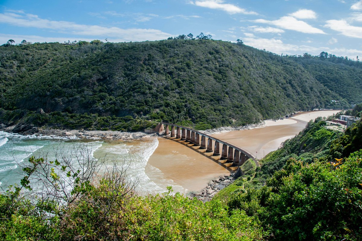 k_tourss's tweet photo. جنوب أفريقيا – جاردن روت

طريق ساحلي اسمه Garden Route يمر بين الغابات والمحيط 🌊🌳
من أجمل الرحلات البرية في العالم!
لو مشيت فيه… توقف كل شوي تصور؟ ولا تستمتع بالمنظر وتخليه ذكرى بعقلك؟ 🤔👇
#جنوب_افريقيا #سياحة #سفر #Ktours https://t.co/NNvZE1kNwR