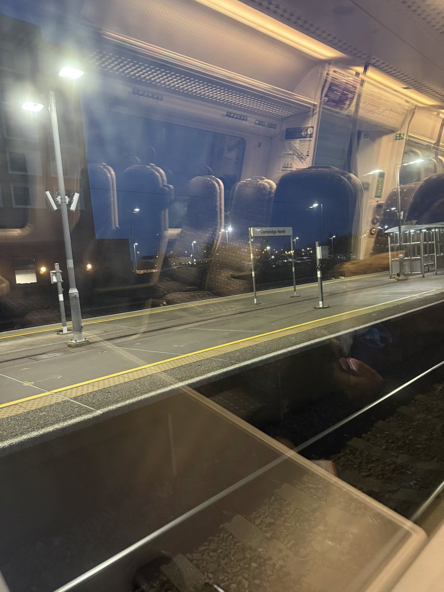 don_pet's tweet photo. I’m already here at work and that’s after a 67 mile journey. Day never even break, and by the time I get home, it’s very dark already. Tomorrow you will curse me for not dashing you money. Make we dey respect ourselves small!! https://t.co/AUFNty1Oac