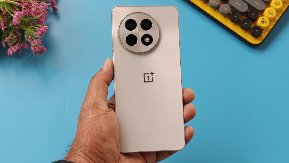 nirmaltv's tweet image. OnePlus 13R is still one of the best mid-range devices!
#OnePlus13R