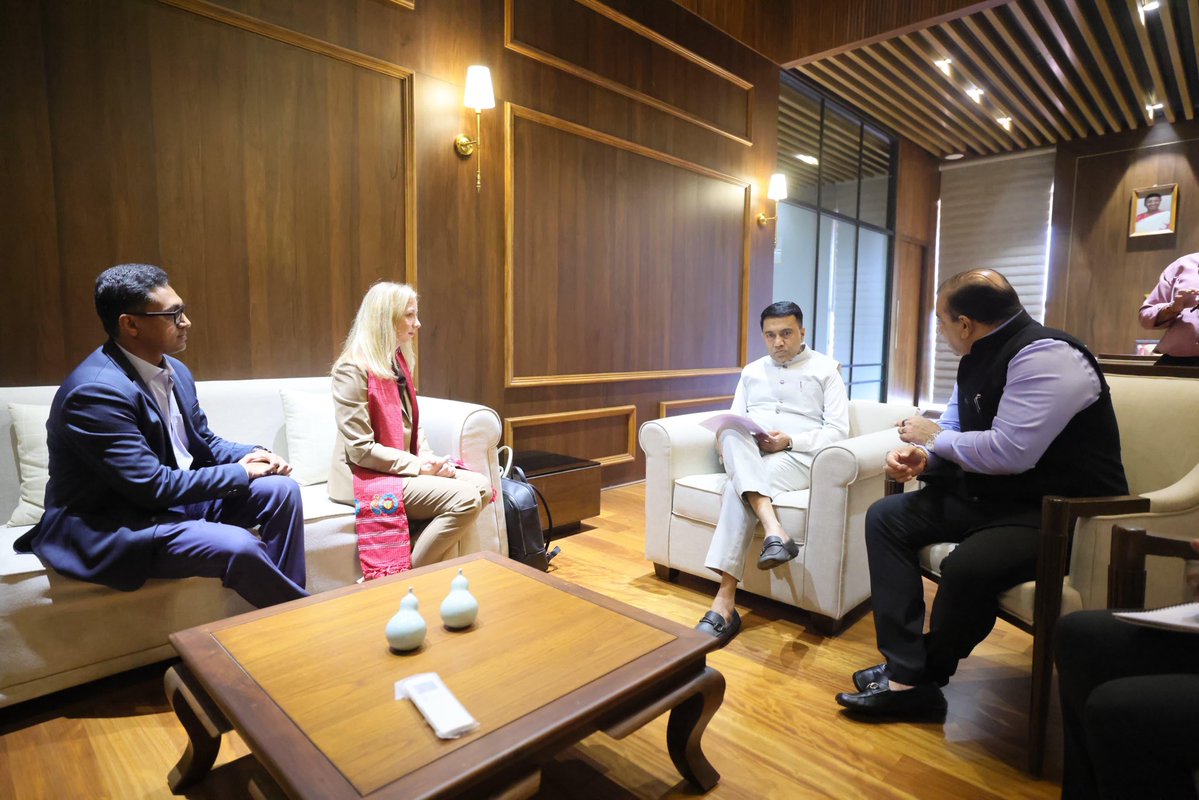 DrPramodPSawant's tweet image. Pleased to meet Ms. @LaurenDreyer , Senior Business Operations Lead at Starlink (SpaceX), with its team, in the presence of IT &amp;amp; Tourism Minister Shri @RohanKhaunte and senior officials.

We discussed Starlink’s proposed entry into Goa to strengthen our digital infrastructure and…