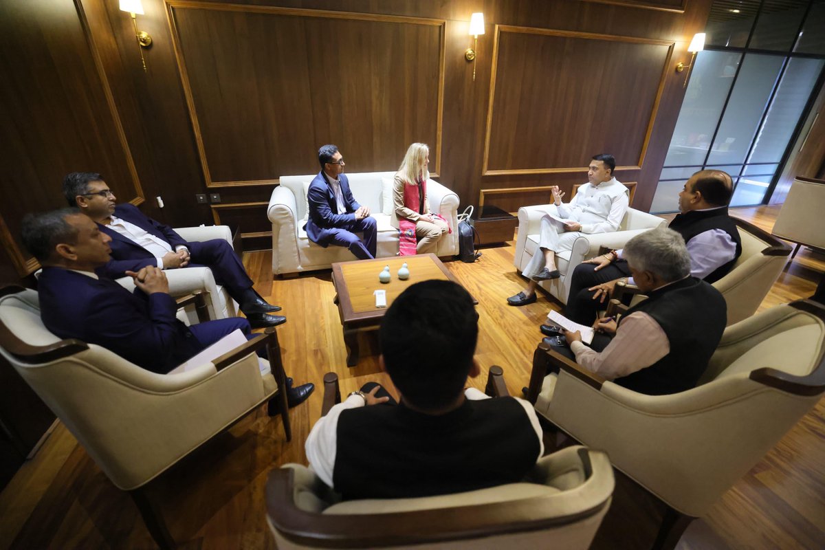 DrPramodPSawant's tweet image. Pleased to meet Ms. @LaurenDreyer , Senior Business Operations Lead at Starlink (SpaceX), with its team, in the presence of IT &amp;amp; Tourism Minister Shri @RohanKhaunte and senior officials.

We discussed Starlink’s proposed entry into Goa to strengthen our digital infrastructure and…