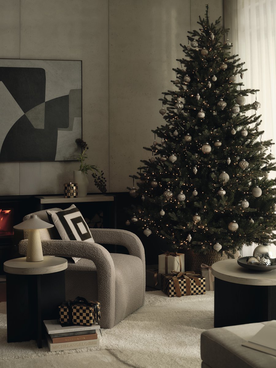 kellyhoppen's tweet photo. Christmas is getting closer, and I love seeing the presents starting to gather under the tree. I designed my M&amp;S metallic baubles and gold wrapping paper to bring that special accent of quiet luxury.
Tell me, are you an early wrapper or a last-minute dash wrapper? 🎄🎄✨✨ https://t.co/JzMfc2FDx3