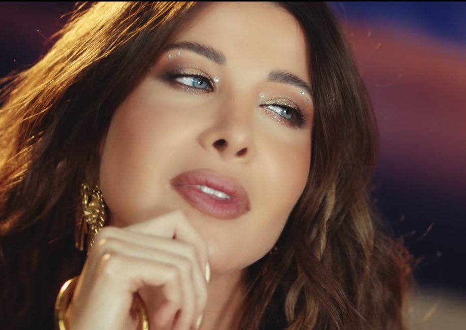 صعب أوصف الكليب ولكن بختصرها نقطة تحول مهمة في مسيرة #نانسي_عجرم  كليب ممتع لأبعد درجه فخم ومبهر ومتكامل ومجنون🔥🧿💃<a href="/NancyAjram/">Nancy Ajram</a> #سيدي_يا_سيدي