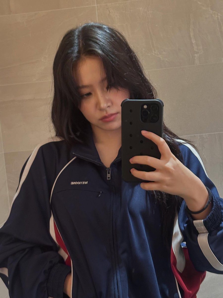 yeristgrm's tweet photo. [INSTAGRAM POST] - 8P1V

Taipei today !!! Heart full !!!💗
https://t.co/ZPYaJOZ4f3

@RVsmtown #RedVelvet #레드벨벳 #Yeri #예리  
251212 · 14:13:56 KST https://t.co/20OXC5Sv5K