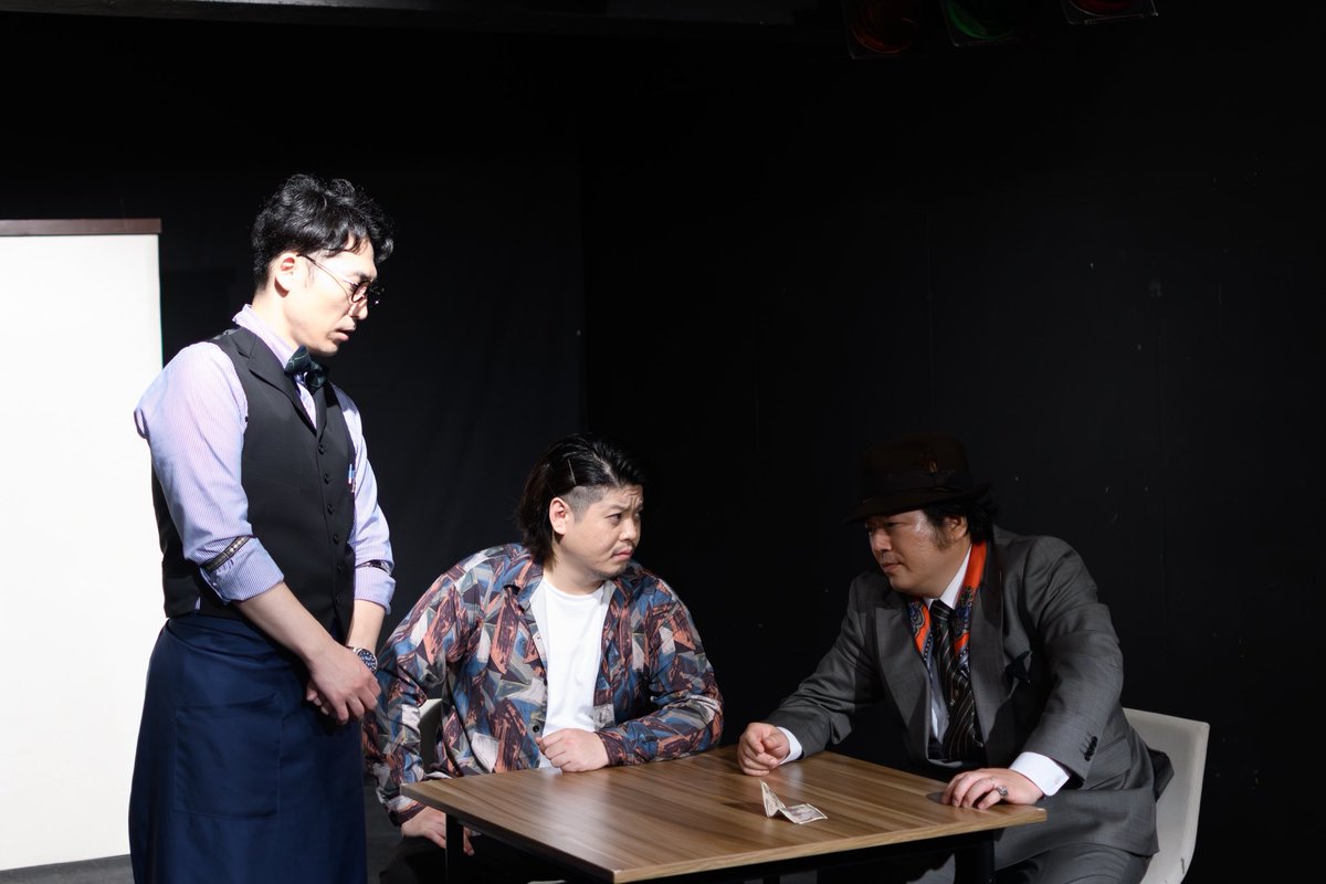 OneBill_ego's tweet photo. 【Lanciare la vitaのアンケートから】
内容が良かった。また次も見たいと思った。
演劇は難しいイメージだと思ったけど、印象が変わってまた見たいと思った。(30日昼)

舞台は静かに観なきゃと思っているのに手を叩いて笑ってしまった！サイコー！(30日夜) https://t.co/XYqSioPNKO