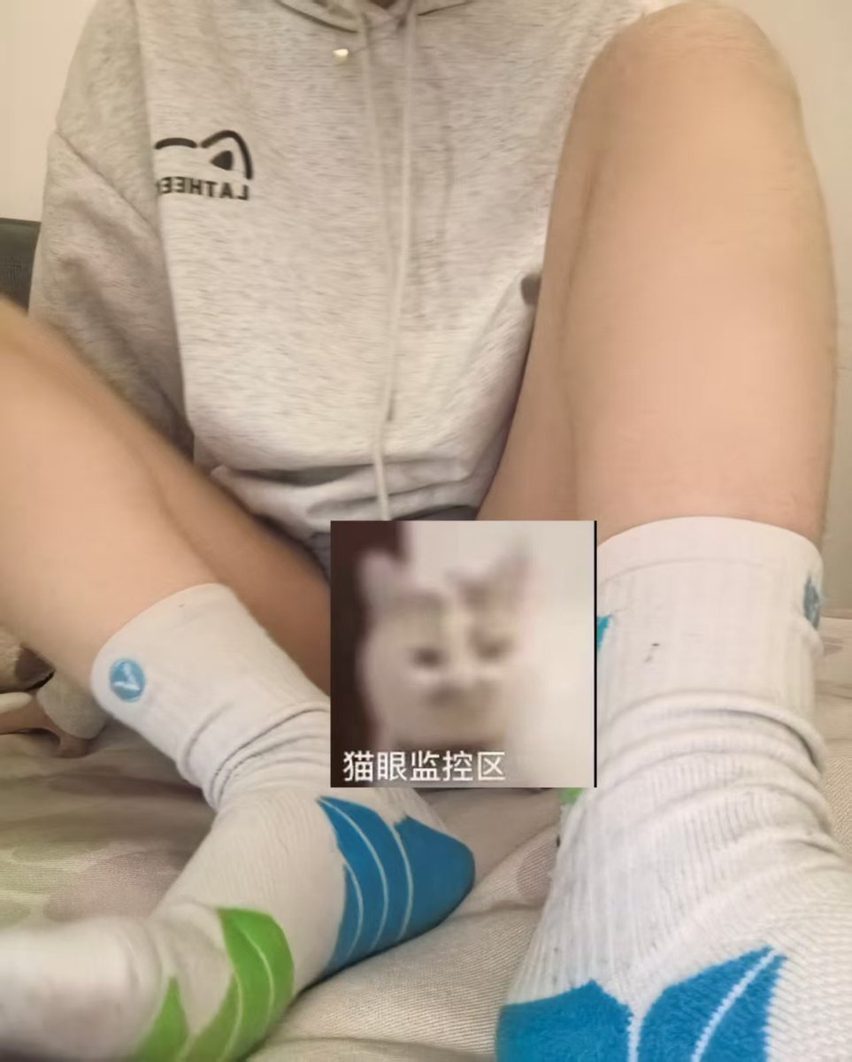 “你说该叫我小狗，还是主人？”
转推私信可查看原图✌️
#少年 #正太 #男高  #白袜 #白袜弟弟 #白袜男高 #男高弟弟 #弟弟 #nsfw #shota #twink