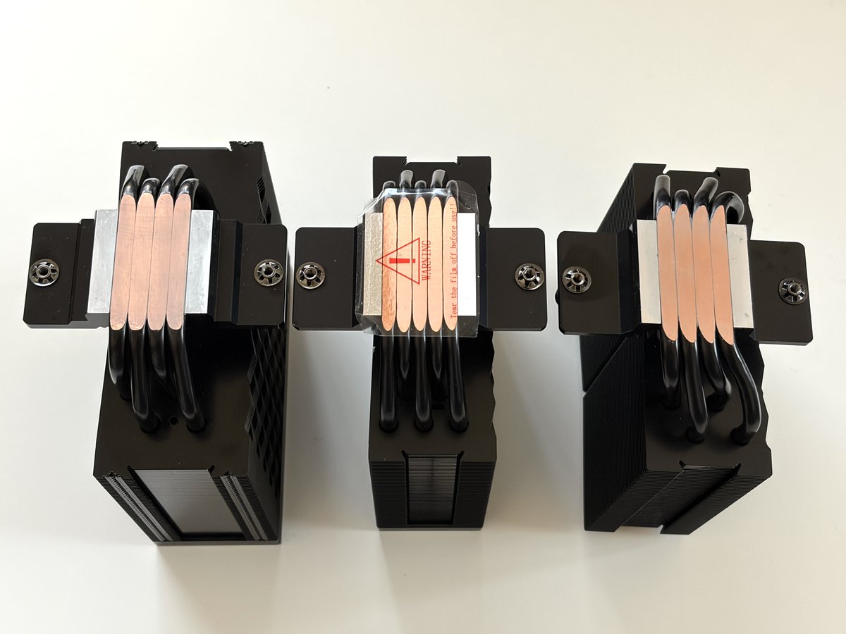 CPS RT500TC-BKTK
300個限定の協賛キャンペーンモデルを購入

型番的にはRZ400V2とRT400の間だけど
ヒートパイプは5本に増えてるから
冷却性能に期待😎