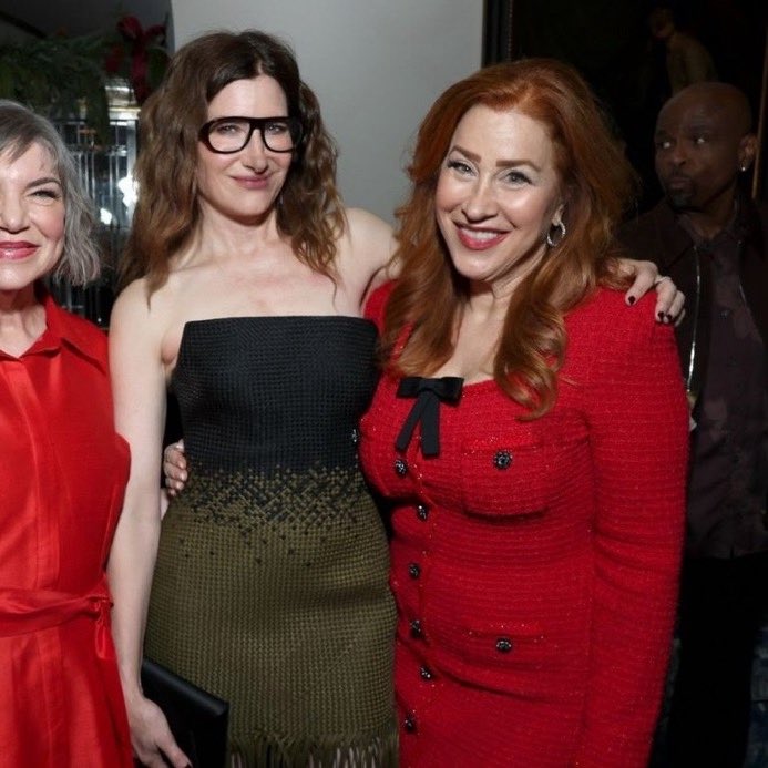 LISA ANN WALTER AND KATHRYN HAHN TOGETHER IM BANGING MY HEAD AGAINST THE WALLLLLLLLLL
