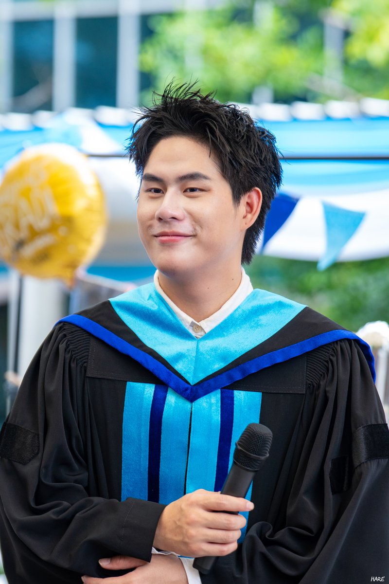 Hareshine's tweet image. Congratulations!! พี่บัณฑิตคนเก่ง
จบแล้ว..เย่ๆ ยินดีด้วยนะค้าบ~ 🦥✨️🎓🎉

#CongratsWinnysGraduation
#winynny @winny_thanawin