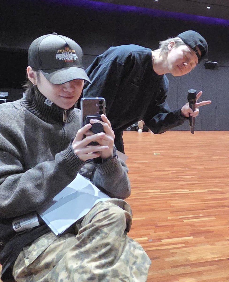 JJUNGKOOK_mona's tweet photo. 헐‼️‼️‼️민윤기 인스스ㅠㅠㅠㅠㅠㅠㅠ윤기랑 지민이 미니미즈 투샷 오랜만이야🥹🥹🥹오늘도 연습중이야ㅠㅠㅠㅠㅠㅠㅠ https://t.co/8jJKbcv3sz