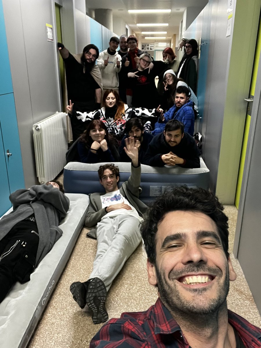 iesbigastro's tweet photo. Lliurats els nostres reptes IBM+DelaFruit, tot són somriures i ganes de llit #24HInnovacióReus #24HInnovació @CABK_Dualiza @educaciocat https://t.co/mwrxzqIB1a