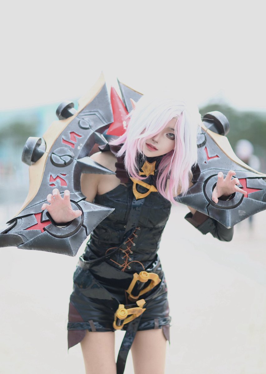 si9ku's tweet photo. #LeagueOfLegends
#Briar #cosplay 

📸 @john61815 https://t.co/wt7NmClfq6