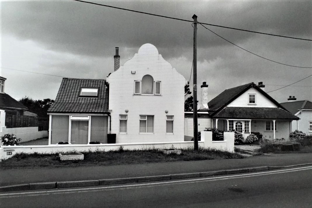 nicholas_sack's tweet photo. Curious houses
Greatstone-on-Sea, Kent, 2014
Silver gelatin print
#Kent #Greatstone #RomneyMarsh #streetphotography #house #weatherboard #coast #seaside #village #rural #landscape #gable #windows #road #street #sidewalk #pavement #pole #wires #blackandwhitephoto #mono #film #bnw https://t.co/ucMreFZjxG