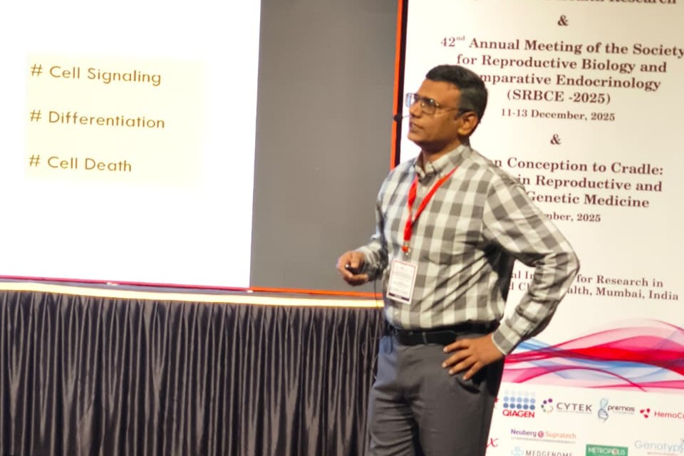 icmrnirwoh's tweet photo. Dr. Anil Kumar Pasupulati, University of Hyderabad, during his talk spoke about the role of growth hormone role in diabetic kidney disease. He said that the growth hormone induces Notch signaling pathway via TGF-beta1 leading to apoptosis of podocytes.
#ReproNext #SRBCE https://t.co/BYBCvWRmNm