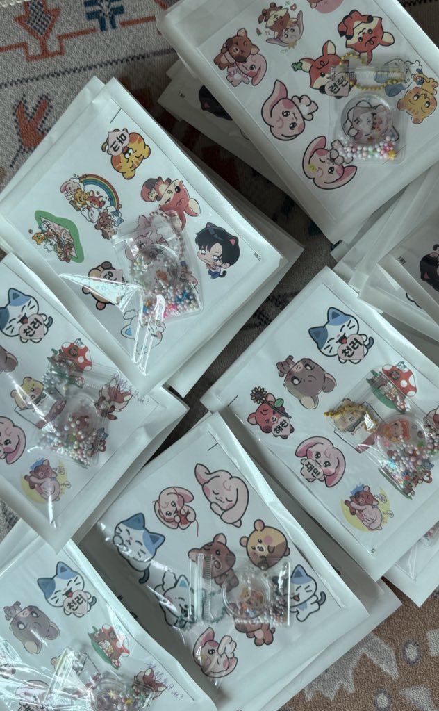 ninilifeuu's tweet photo. ~The Dream Show 4 in KL Freebies DAY2~

Hi! 👋🏻 
i’ll be giving out my sticker + mini keychain freebies on 14/12/2025 DAY 2 Concert

Please dont throw away, it’s my last minute freebies 

📍Location TBA 
or just greet me if you see me!!
#TDS4inKL #THEDREAMSHOW4 https://t.co/66YMLX0H2T