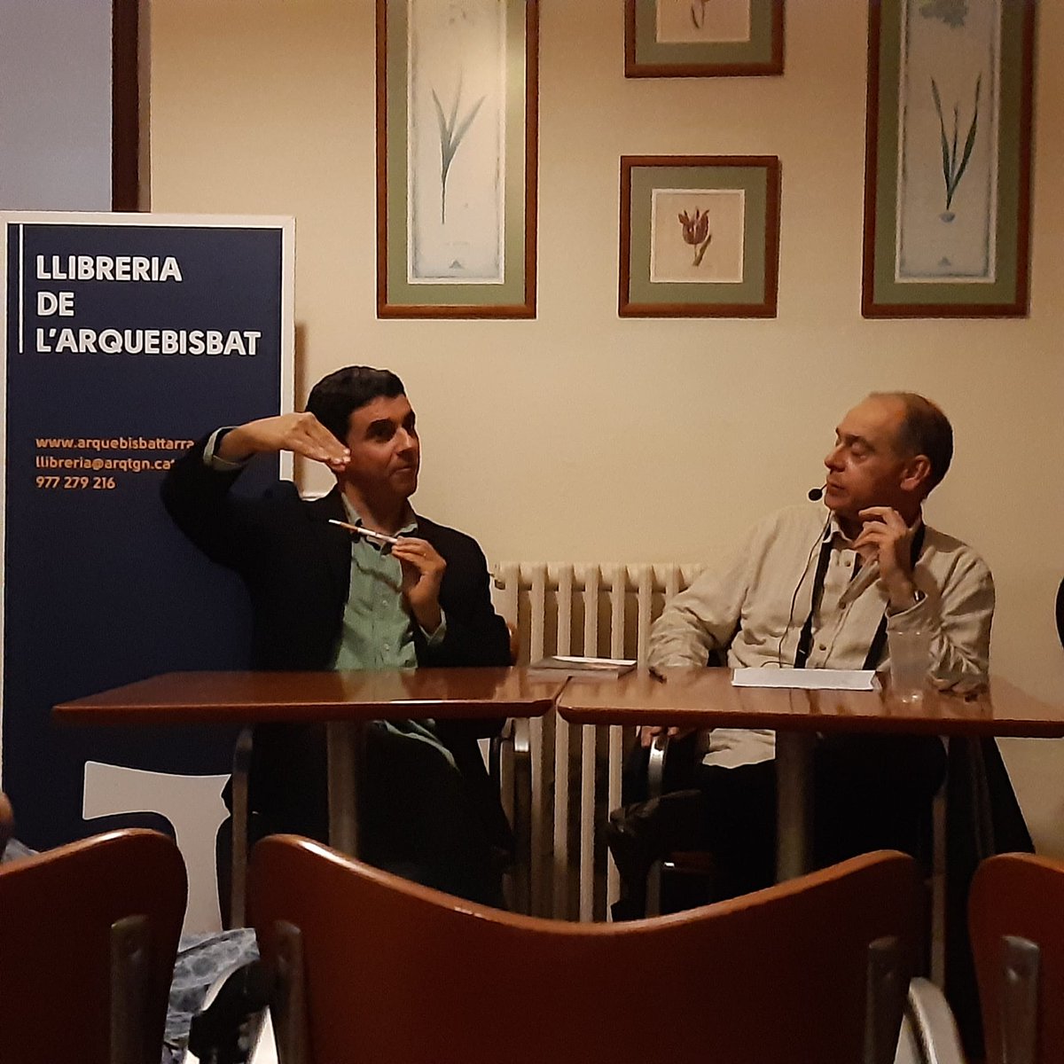 ↪️Aquest dijous vaig tenir l'honor d'entregar a l'arquebisbe Joan Planellas un exemplar del llibre 'Lleó XIV. L'herència de Francesc i el futur de l'Església'. El vam presentar a la <a href="/LlibreDiocesTGN/">Llibreria Diocesana de Tarragona</a> amb <a href="/marcel_palleja/">Marcel Pallejà</a>, <a href="/JoanADomenec/">Joan A. Domènech</a> i altres amics.