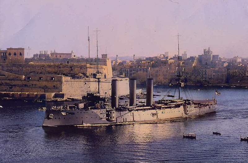 NavalEncyclope1's tweet photo. The first #county class: Ten armoured cruisers ordered from 1899 to 1901, and designed twice as cheaper than the previous Drake class. They played their part in #ww1 https://t.co/r26XuFEeaz
#royalnavy #battlefalklands #countyclass #hmsmonmouth #armouredcruiser #hmskent https://t.co/W65kFXImoF