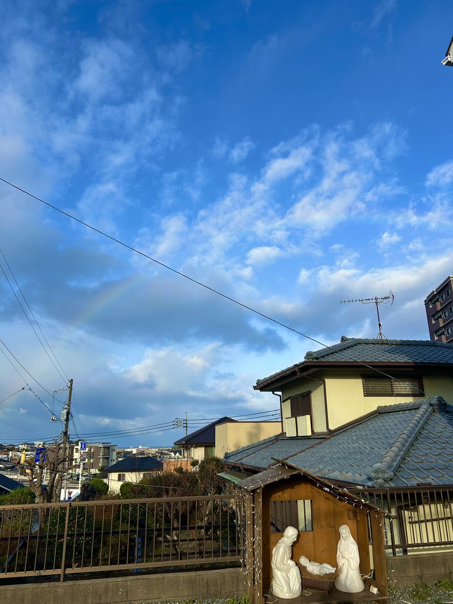sea8228's tweet photo. 今日は虹が出てた https://t.co/rX6XAXKNDc