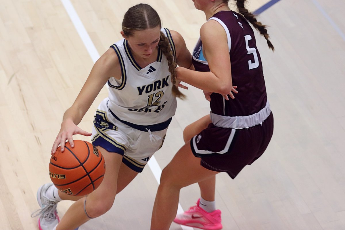 YNT_Christian's tweet image. Unofficial #'s for @YorkDukeGBB:
@kinsleekern10 16 pts (4/10 FG), 8 reb, 2 stl
Harley Wardyn 12 pts (5/14 FG), 8 reb, stl
Mira Garrett 4 pts (2/4 FG), reb, stl
Bailey Bathen 3 pts
Murfee Nickels 2 pts, 8 reb, 2 stl
@k0chclaire 3 reb, 2 stl

Dukes hold Vikes to 11/49 (22%) on FGs.