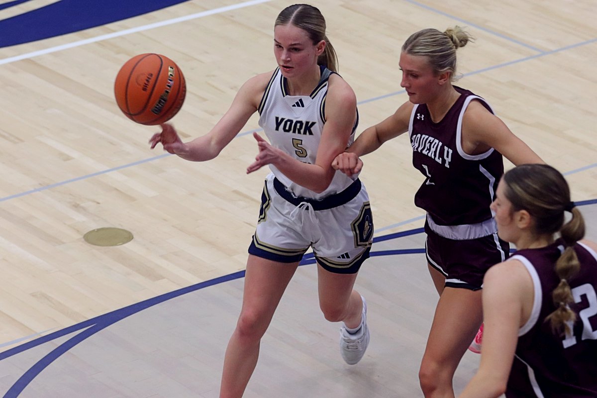 YNT_Christian's tweet image. Unofficial #'s for @YorkDukeGBB:
@kinsleekern10 16 pts (4/10 FG), 8 reb, 2 stl
Harley Wardyn 12 pts (5/14 FG), 8 reb, stl
Mira Garrett 4 pts (2/4 FG), reb, stl
Bailey Bathen 3 pts
Murfee Nickels 2 pts, 8 reb, 2 stl
@k0chclaire 3 reb, 2 stl

Dukes hold Vikes to 11/49 (22%) on FGs.