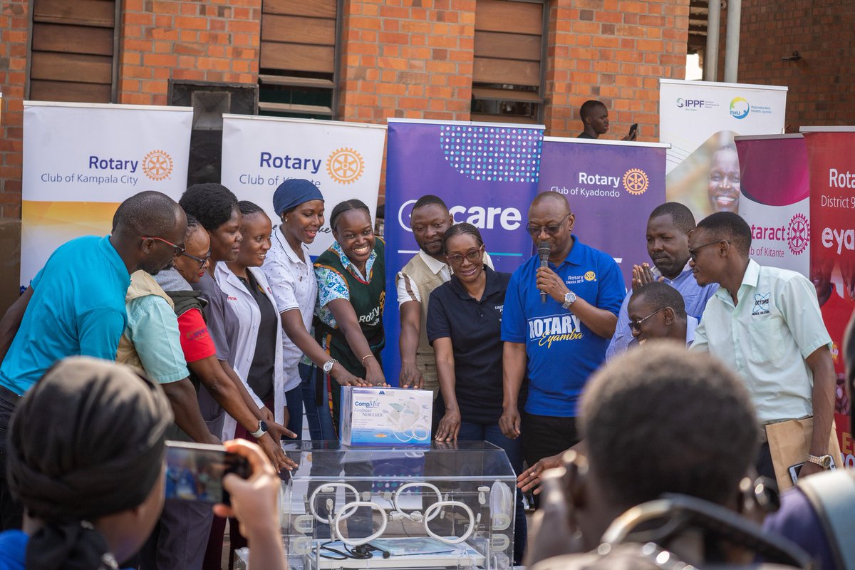 TheBashGlobal's tweet photo. A major highlight of the medical camp was the donation of an infant incubator by @RKitante , and @OCTOPUSMEDICA also donated a nebuliser to to Kamwokya Christian Caring Community Health Centre, a facility that has grown from delivering 1 baby at a time to 6-7 daily. https://t.co/KnyauugaE1