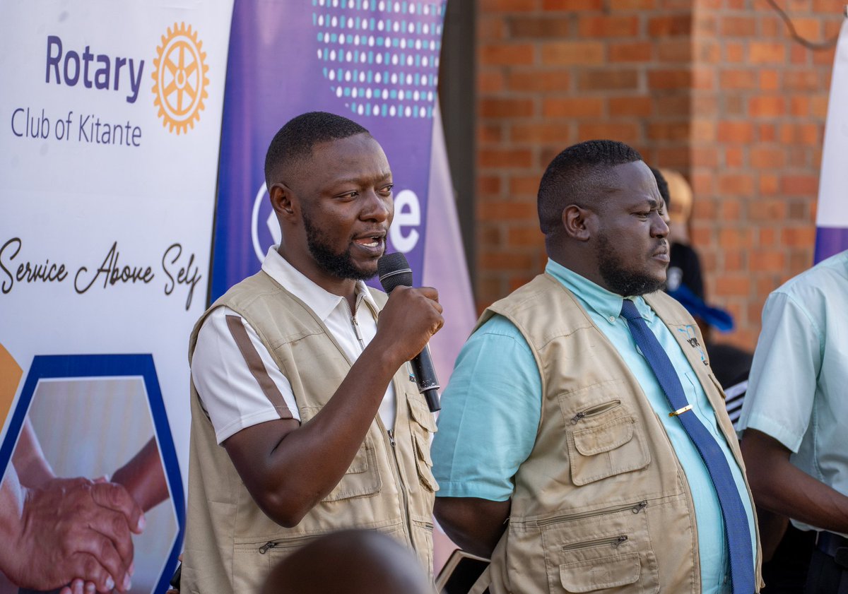 TheBashGlobal's tweet photo. A major highlight of the medical camp was the donation of an infant incubator by @RKitante , and @OCTOPUSMEDICA also donated a nebuliser to to Kamwokya Christian Caring Community Health Centre, a facility that has grown from delivering 1 baby at a time to 6-7 daily. https://t.co/KnyauugaE1